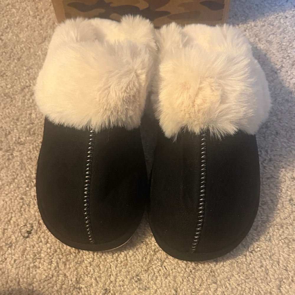 Plush Lined Black Slip-On Women's Slippers with Cream Faux Fur Trim - Picture 3 of 7